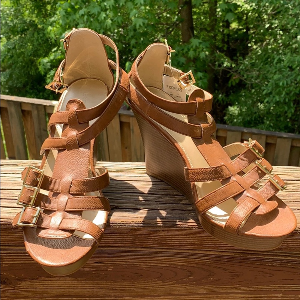 Express summer wedges